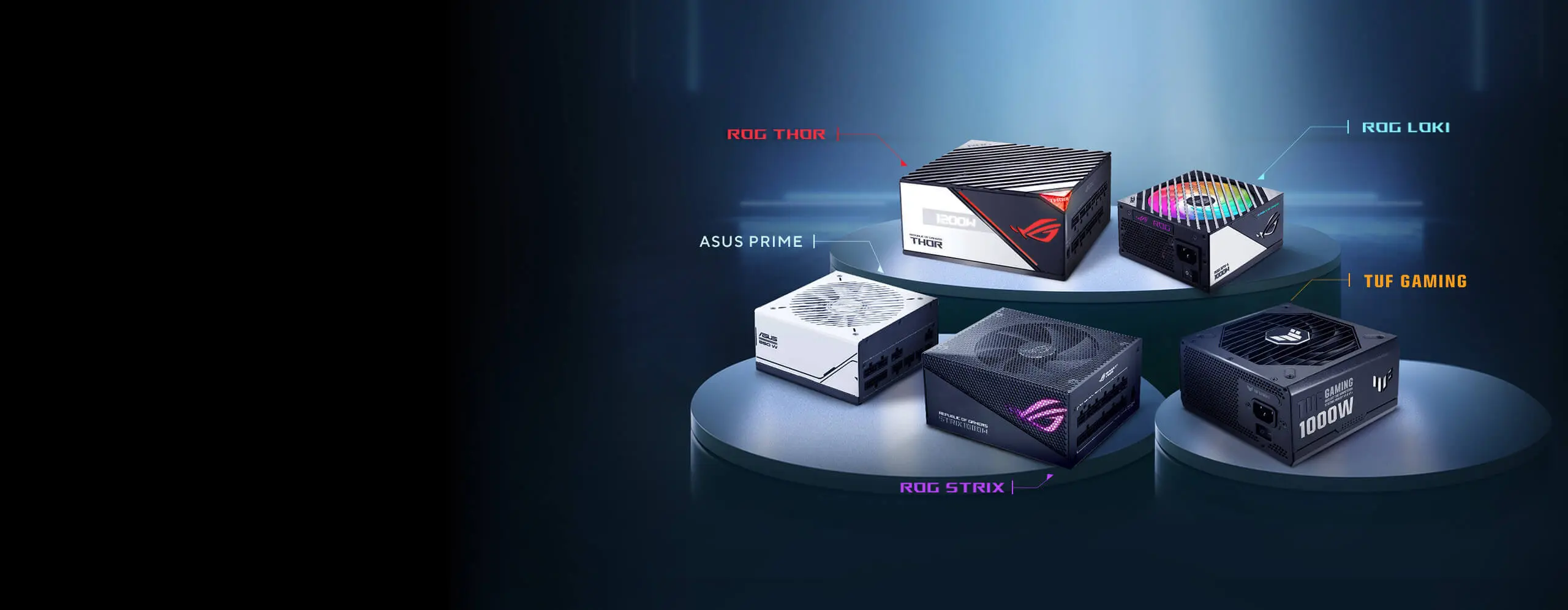 Photo de groupe des alimentations ROG THOR, ROG LOKI, ROG STRIX, TUF GAMING et PRIME sur des podiums
