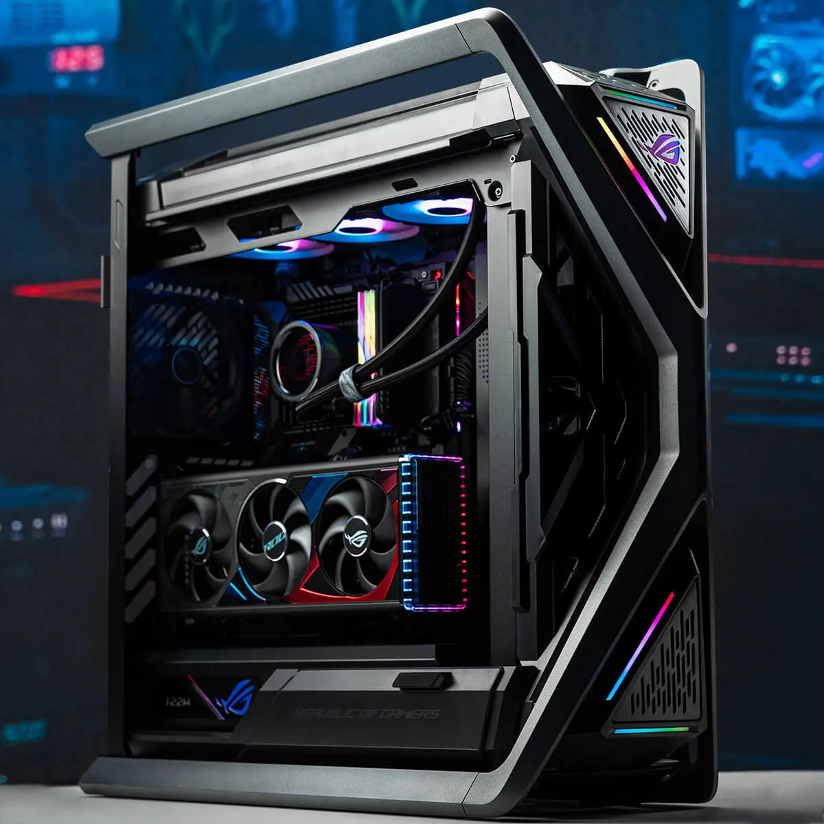 Vue en angle d&rsquo;un ordinateur ROG complet avec des composants ROG fix&eacute;s