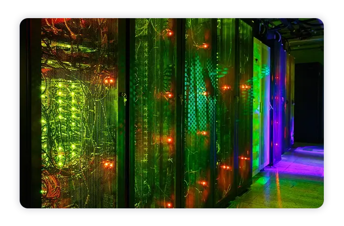 A diagram of the operational server room displays server racks with blinking green and orange indicator lights.