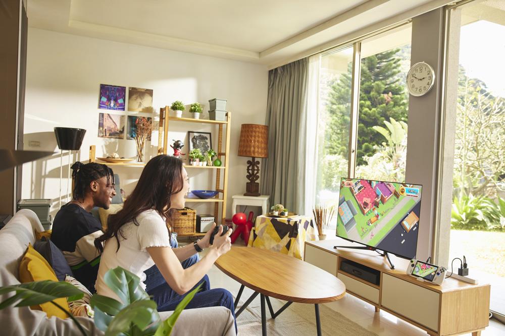 大画面テレビなどと接続して据置ゲーム機として遊ぶことも可能